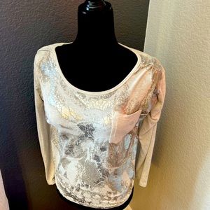 Long sleeved Harley Davidson Tee Size L.  With metal skull embellishment.